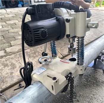 máy khoan lỗ trên ống thép JK114