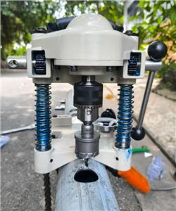 máy khoan lỗ trên ống thép JK114